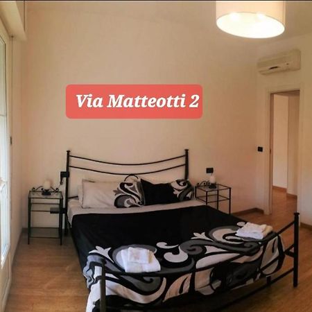 Via Matteotti & Via Carracci Apartments Bologna Exterior photo